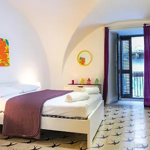 https://the-house.taorminaitalyhotels.com